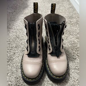 Size 5 Dr. Marten Sinclair platform boots in taupe Nappa leather